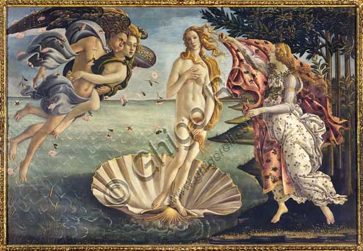 Firenze, Galleria degli Uffizi: La Nascita di Venere. Dipinto a tempera su tela di lino (172 cm × 278 cm) di Sandro Botticelli, è opera databile al 1482-1485 circa e fu realizzata per la villa medicea di Castello. Contrariamente al titolo con cui l'opera è nota, essa non raffigura la nascita della dea, ma il suo approdo sull'isola di Cipro.Venere avanza leggera fluttuando su una conchiglia (simbolo fin dall'antichità della vulva) lungo la superficie del mare increspata dalle onde, in tutta la sua grazia e ineguagliabile bellezza, nuda e distante come una splendida statua antica. Viene sospinta e riscaldata dal soffio di Zefiro, il vento fecondatore, abbracciato a un personaggio femminile con cui simboleggia la fisicità dell'atto d'amore, che muove Venere col vento della passione. Forse la figura femminile è la ninfa Clori, forse il vento Aura o Bora.Sulla riva una fanciulla, una delle Ore che presiede al mutare delle stagioni (in particolare la Primavera),  porge alla dea un magnifico manto rosa ricamato di fiori per proteggerla. Essa rappresenta la casta ancella di Venere ed ha un vestito setoso riccamente decorato con fiori e ghirlande di rose e fiordalisi, i fiori che la dea Flora trovò vicino al corpo dell'amato Cyanus.La posa della dea, con l'equilibrato bilanciamento del "contrapposto", deriva dal modello classico della Venus pudica (cioè che si copre con le braccia il seno e il basso ventre) e Anadiomene (cioè "emergente" o nascente dalla spuma marina), di cui i Medici possedevano una statua classica fin dal 1375 citata da Benvenuto Rambaldi. Il volto pare che si ispirasse alle fattezze di Simonetta Vespucci, la donna dalla breve esistenza (morì a soli 23 anni) e dalla bellezza "senza paragoni" cantata da artisti e da poeti fiorentini.La Nascita di Venere è da sempre considerata l'idea perfetta di bellezza femminile nell'arte.