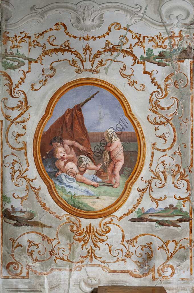 Vicenza, Villa Valmarana ai Nani, Foresteria, Stanza dei Putti, medaglione con putti: "Il travestimento",  di Giandomenico Tiepolo, 1757.