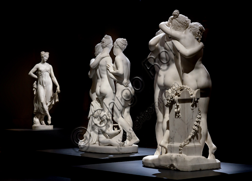 Tre gruppi statuari in marmo: in primo piano "Le tre Grazie", 1812 -17 di Antonio Canova (1757-1822), al centro "Le Grazie e Cupido", 1820 -22 di Bertel Thorvaldsen (1770-1844) , sullo sfondo, "Tersicore danzante (Danzatrice)", 1820, di Gaetano Matteo Monti (1776 - 1847).