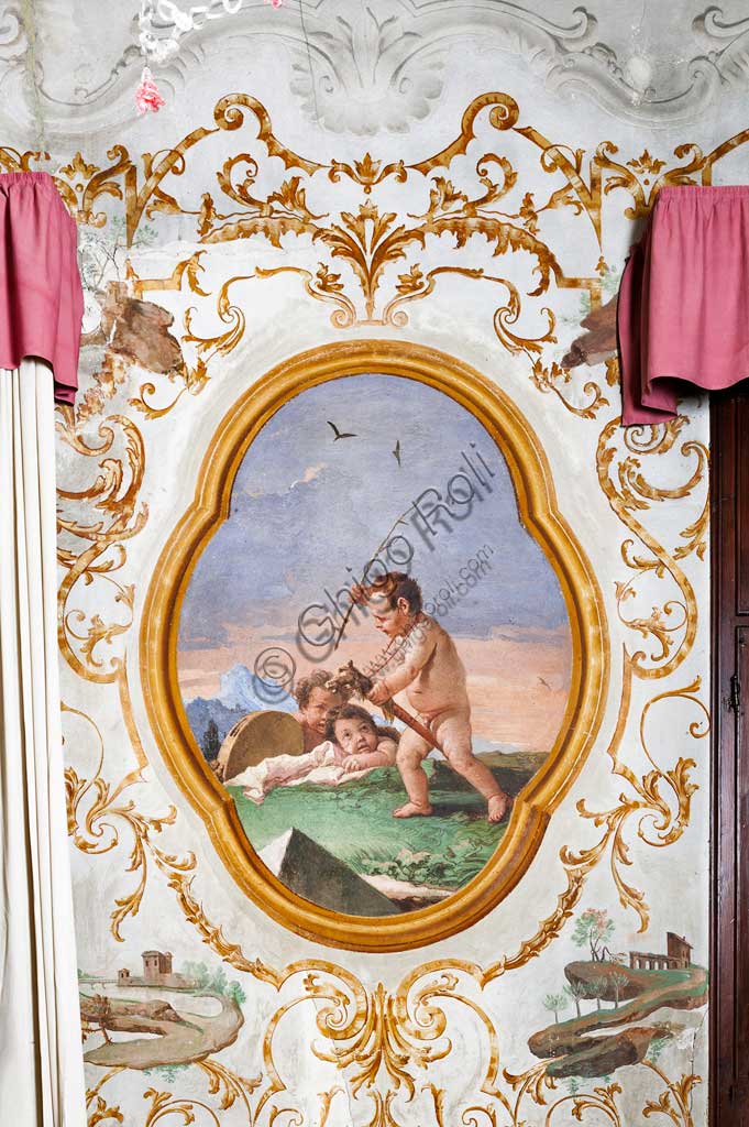 Vicenza, Villa Valmarana ai Nani, Foresteria, Stanza dei Putti, medaglione con putti: "Tre putti che giocano con un cavallino di legno",  di Giandomenico Tiepolo, 1757.