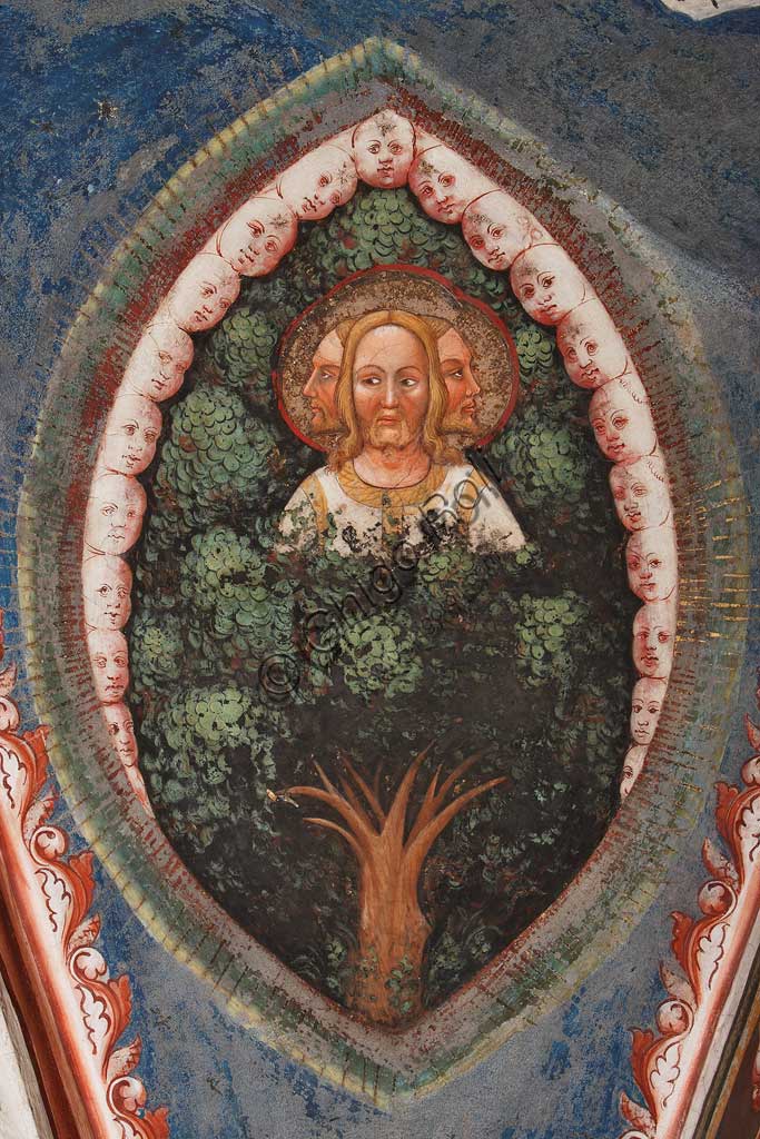 Rocca di Vignola, Cappella Contrari, parete orientale: "Trinità trifronte e Albero della Vita". Affresco del Maestro di Vignola, anni Venti del Quattrocento.