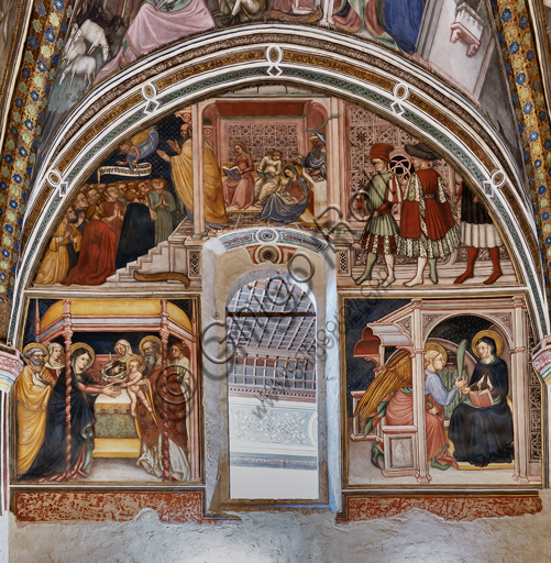  Foligno, Trinci Palace, the chapel: frescoes by Ottaviano Nelli, realised in 1424. Detail of one wall and of the vault. In the lunette: "Presentation of Mary". On the wall: "Presentation of Jesus" and "Annunciation".