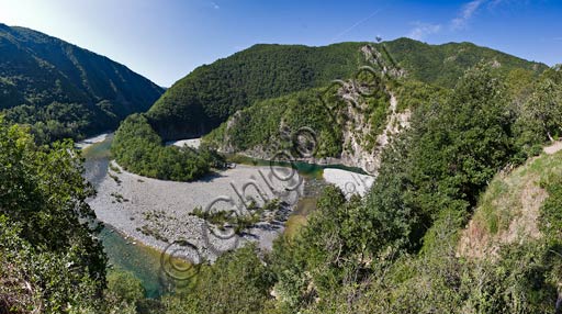 Val Trebbia: meandri del fiume Trebbia.