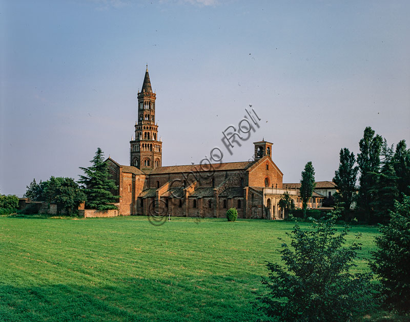 Veduta dell’Abbazia di Chiaravalle, complesso monastico cistercense situato nel Parco agricolo Sud Milano. Fondata nel XII secolo da san Bernardo di Chiaravalle.