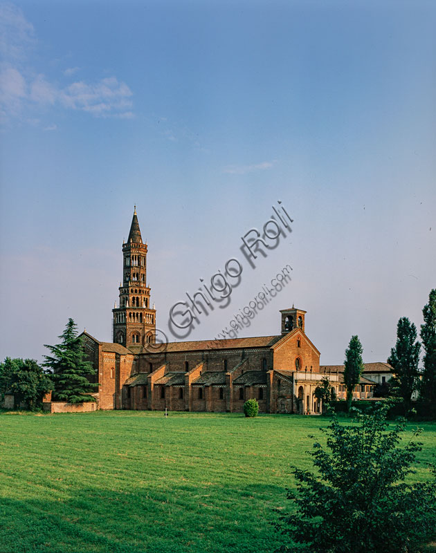 Veduta dell’Abbazia di Chiaravalle, complesso monastico cistercense situato nel Parco agricolo Sud Milano. Fondata nel XII secolo da san Bernardo di Chiaravalle.