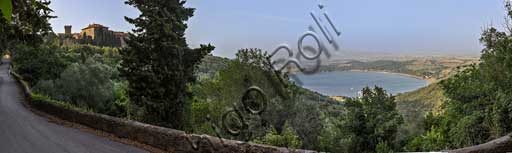 Veduta di Populonia e del Golfo di Baratti.