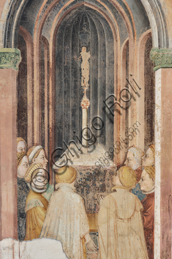 Foligno, Palazzo Trinci:  la Loggia di Romolo e Remo sulla vita dei leggendari fondatori di Roma ai quali, i Trinci, volevano idealmente ricollegarsi.  La decorazione viene affidata a Gentile da Fabriano, il massimo esponente del gotico internazionale in Italia, con aiuti (Jacopo Bellini, Paolo Nocchi, Francesco Giambono da Bologna e Battista di Domenico da Padova), e realizzata trail  1411 e 1412.  Particolare: "Le vestali al tempio". 