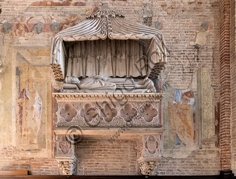 Vicenza, Chiesa di San Lorenzo, Cappella della Madonna: monumento funebre a Bartolomeo da Porto, di Pier Paolo delle Mesegne, fine 1400 - inizio 1500.