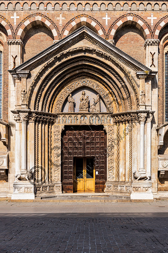 Vicenza, Chiesa di San Lorenzo, facciata: il portale.