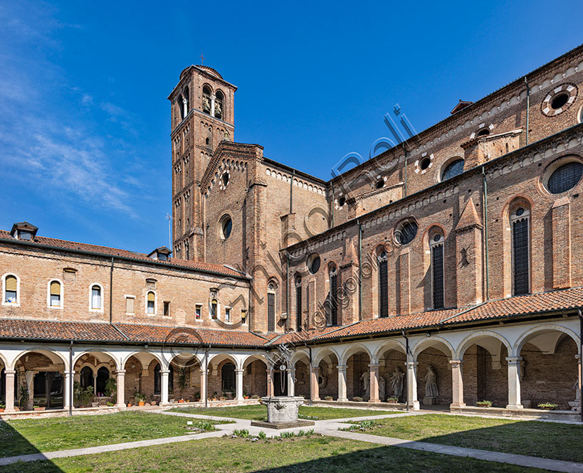 Vicenza, St. Lawrence Church: the cloister.