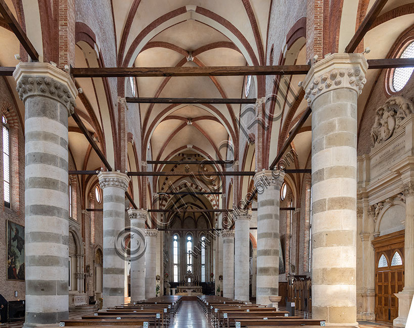 Vicenza, St. Lawrence Church: the interior.