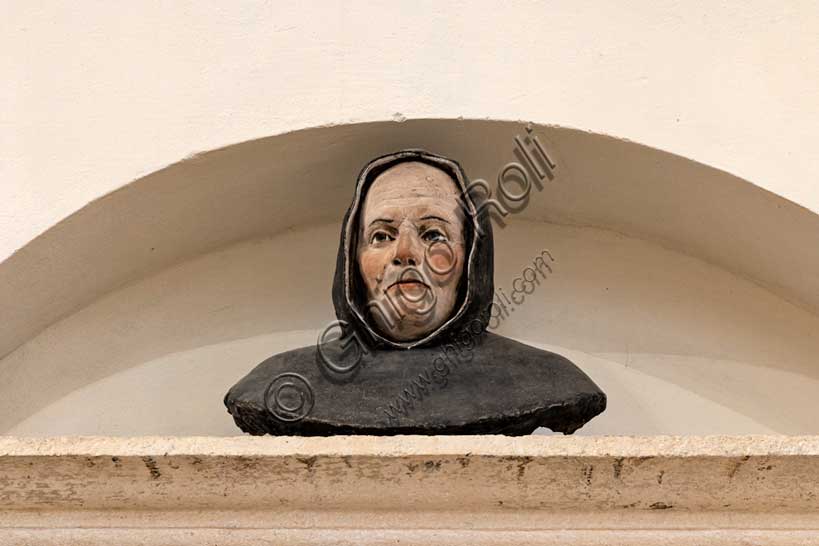Vicenza, Chiesa di Santa Corona: busto del fiorentino  Francesco Antonio Corbarelli autore delle preziose tarsie in marmo e con commesso di pietre dure e pietre preziose dell’altare maggiore.
