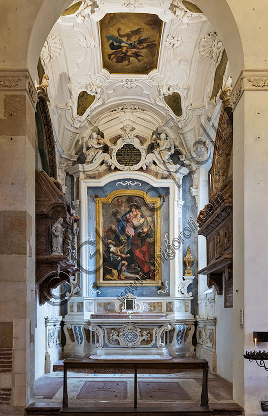Vicenza,  Church of St. Corona: Thiene Chapel. At the altar, “St. Peter and St. Paul and Pius V adoring Mary”, by Giovanni Battista Pittoni, 1723.