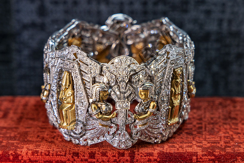 Vicenza, Jewellery Museum: bracelet of the Egyptian Revival set, representing Egyptian gods, 1920, in platinum, diamonds and yellow gold.