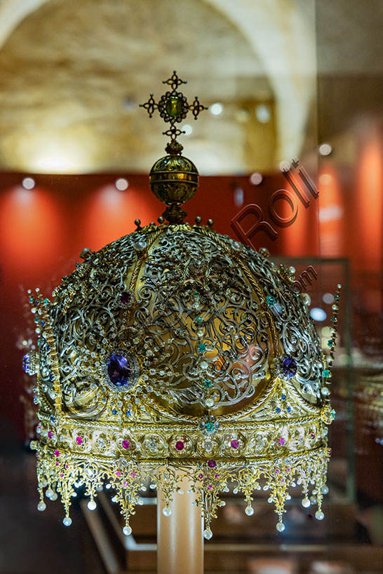 Vicenza, Jewellery Museum,  room Symbol: “Crown of the Madonna of Monte Berico”, in gold, white gold, diamonds, peridot, amethyst, rubies, sapphires, pearls, colored stones; 1900