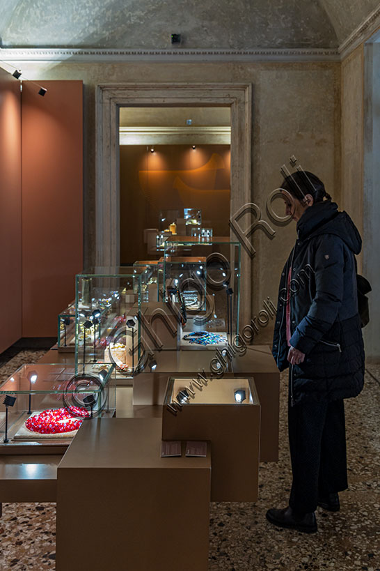 Vicenza, Museo del Gioiello: veduta della sala Arte.