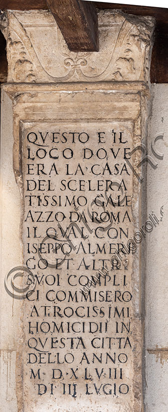 Vicenza, portici di corso Palladio: epigrafe che riguarda una strage compiuta nel 1548 dallo scellerato Galeazzo da Roma.