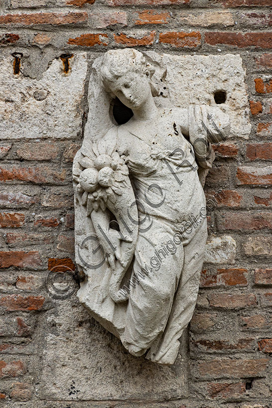 Vicenza: partial view of the courtyard of the Olympic Theatre with a statue.