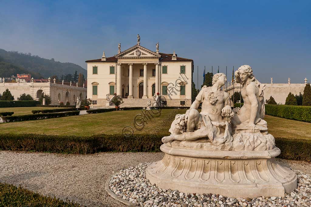 Villa Cordellina: view of the exterior (the façade and the gardens). The sculptures in the garden are probably based on drawings by Giambattista Tiepolo, about 1743.