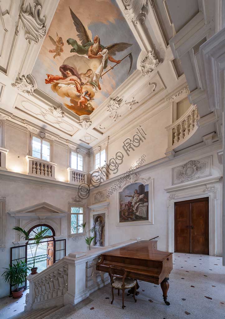 Villa Loschi  Motterle (già Zileri e Dal Verme): veduta dello scalone con  affreschi allegorici di Giambattista Tiepolo (1734).
