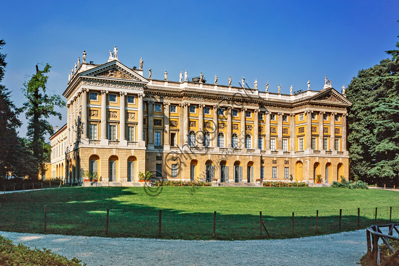  The Royal Villa: the entrance facing the gardens (1790).